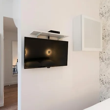 L'intimiste De Charles - Joli Dans *